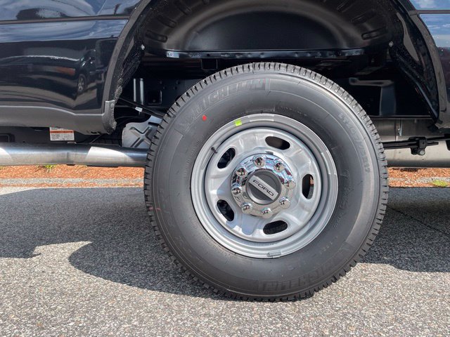 New 2026 Ford F250 XL w/ XL Chrome Package AWD/4WD image 11