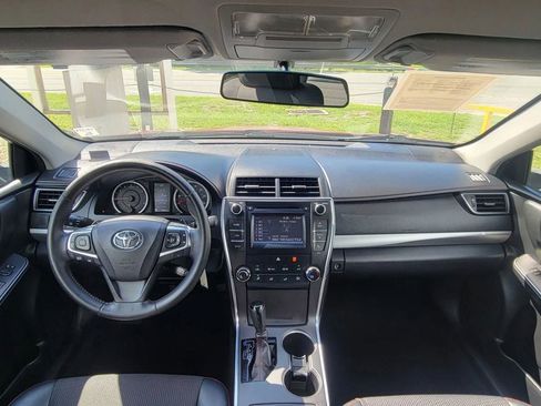 Used 2016 Toyota Camry SE image 22