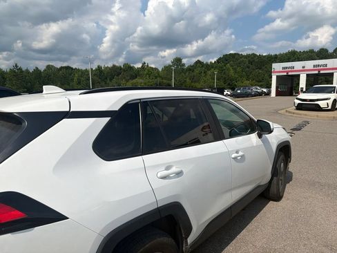 Used 2022 Toyota RAV4 XLE AWD/4WD image 8