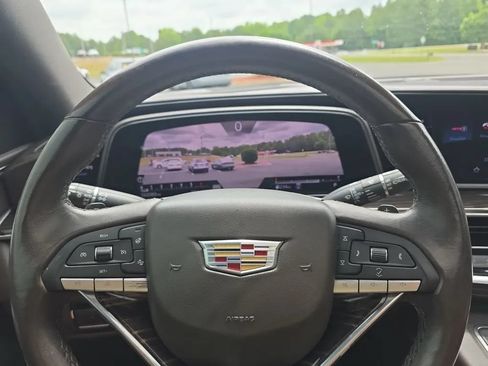 Used 2021 Cadillac Escalade Premium Luxury w/ Performance Package AWD/4WD image 18