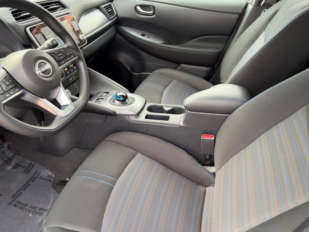 Used 2025 Nissan Leaf S FWD image 9