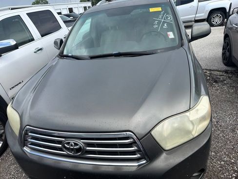 Used 2010 Toyota Highlander Limited w/ Extra Value Pkg 8 AWD/4WD image 2