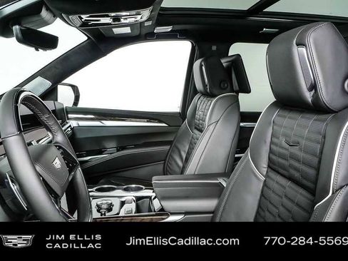 Used 2026 Cadillac Escalade ESV Platinum Sport w/ LPO, ONYX Package AWD/4WD image 5
