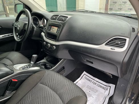 Used 2019 Dodge Journey SE w/ Blacktop Package image 20