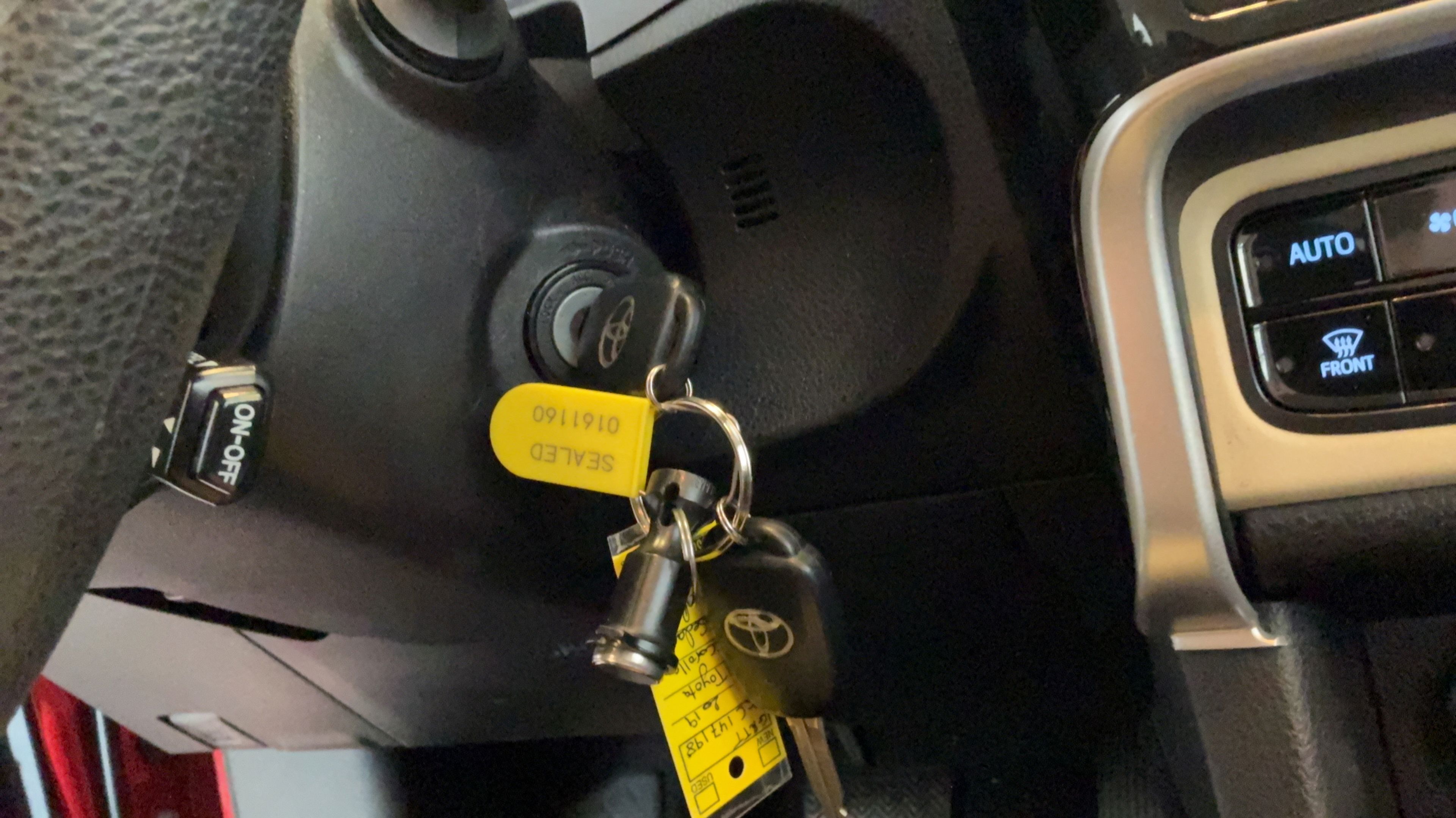 Used 2019 Toyota Corolla LE FWD image 18