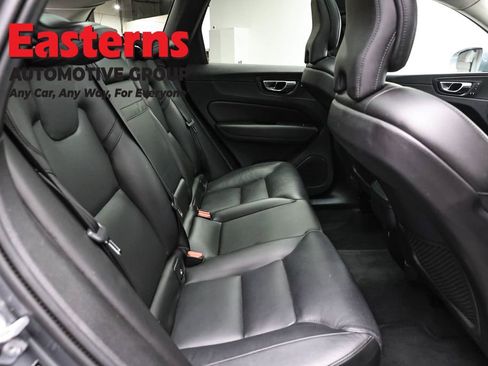 Used 2019 Volvo XC60 T6 Momentum w/ Premium Package image 23