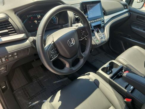 Used 2024 Honda Odyssey EX-L image 2