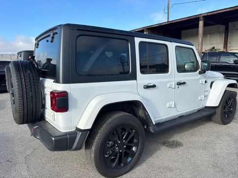 Used 2023 Jeep Wrangler Unlimited Sahara w/ Cold Weather Group AWD/4WD image 5