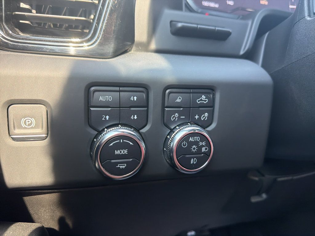 Used 2024 GMC Sierra 2500 AT4 w/ AT4 Premium Plus Package AWD/4WD image 35