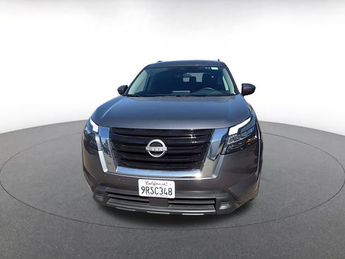 Used 2025 Nissan Pathfinder SV image 2