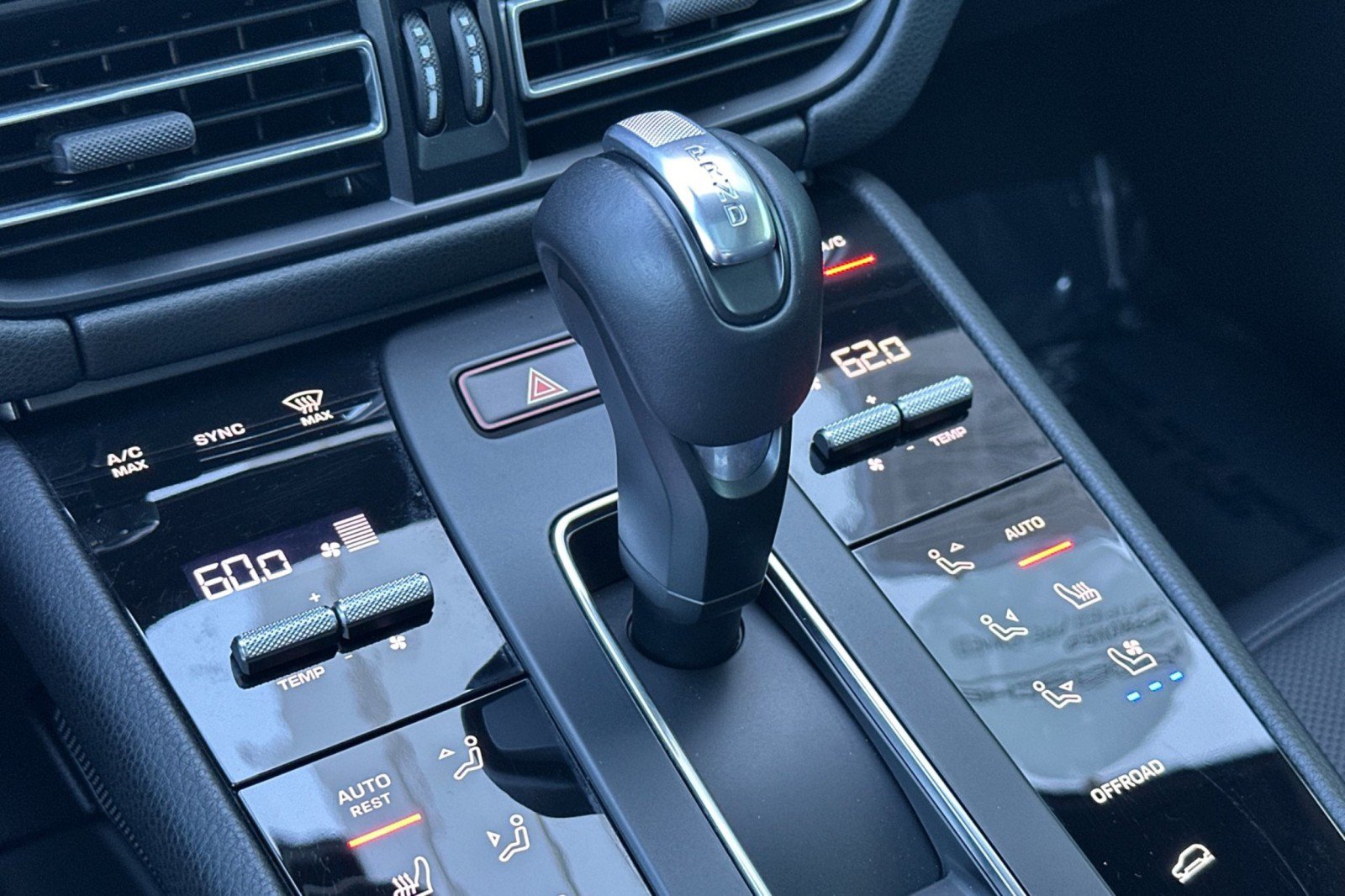 Certified 2025 Porsche Macan AWD/4WD image 22