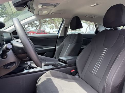 Used 2023 Hyundai Elantra SEL FWD image 6