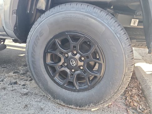 Used 2021 Toyota Tacoma TRD Sport w/ TRD Premium Sport Package image 6