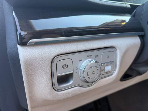 Used 2020 Mercedes-Benz GLE 350 4MATIC w/ Premium Package image 36