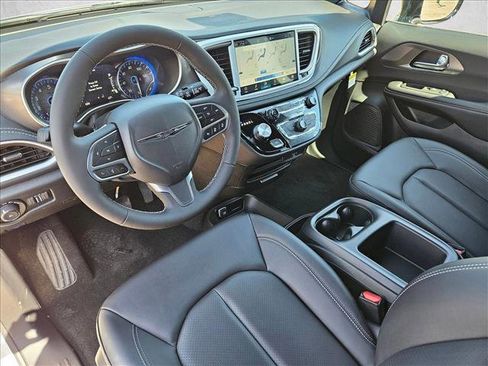 New 2026 Chrysler Pacifica Select FWD image 3