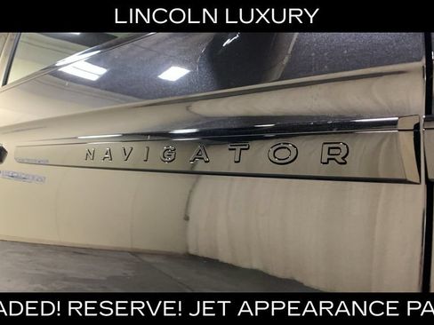 Used 2025 Lincoln Navigator Reserve w/ Jet Appearance Package AWD/4WD image 10