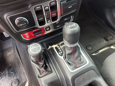 Used 2019 Jeep Wrangler Unlimited Rubicon AWD/4WD image 13