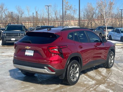 Used 2025 Chevrolet Trax LT w/ Driver Confidence Package image 11