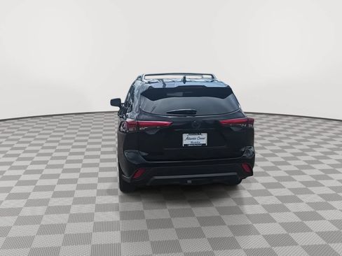 Used 2023 Toyota Highlander XLE FWD image 7