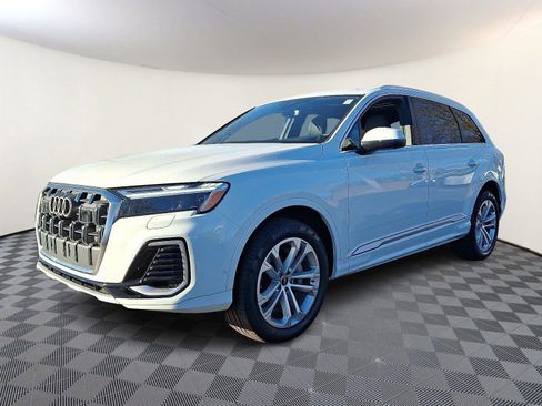 Certified 2025 Audi Q7 Premium Plus image 3