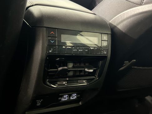 Used 2023 Jeep Grand Cherokee L Limited w/ Black Appearance Package AWD/4WD image 25