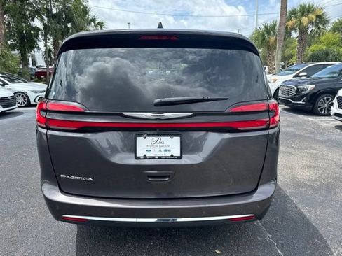 Used 2023 Chrysler Pacifica Touring-L FWD image 9