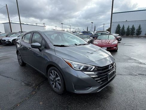 Used 2023 Nissan Versa SV image 2