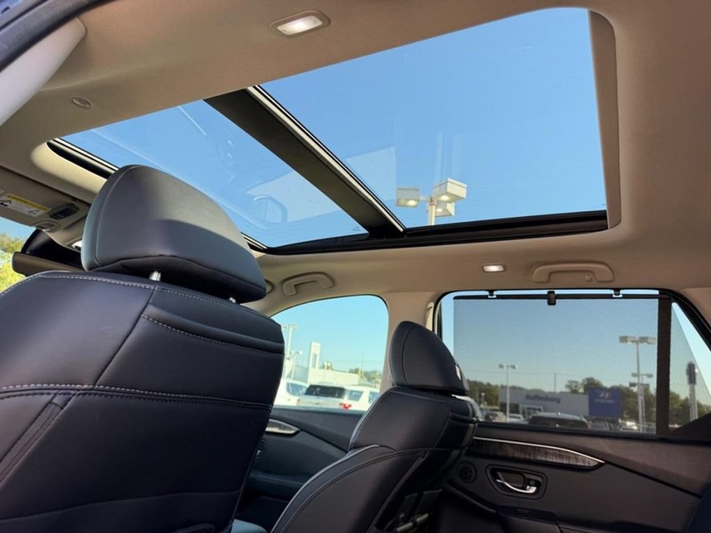 Used 2025 Honda Pilot Elite image 11