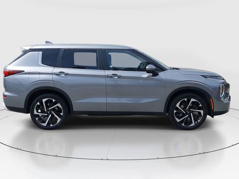 Used 2024 Mitsubishi Outlander SE AWD/4WD image 8