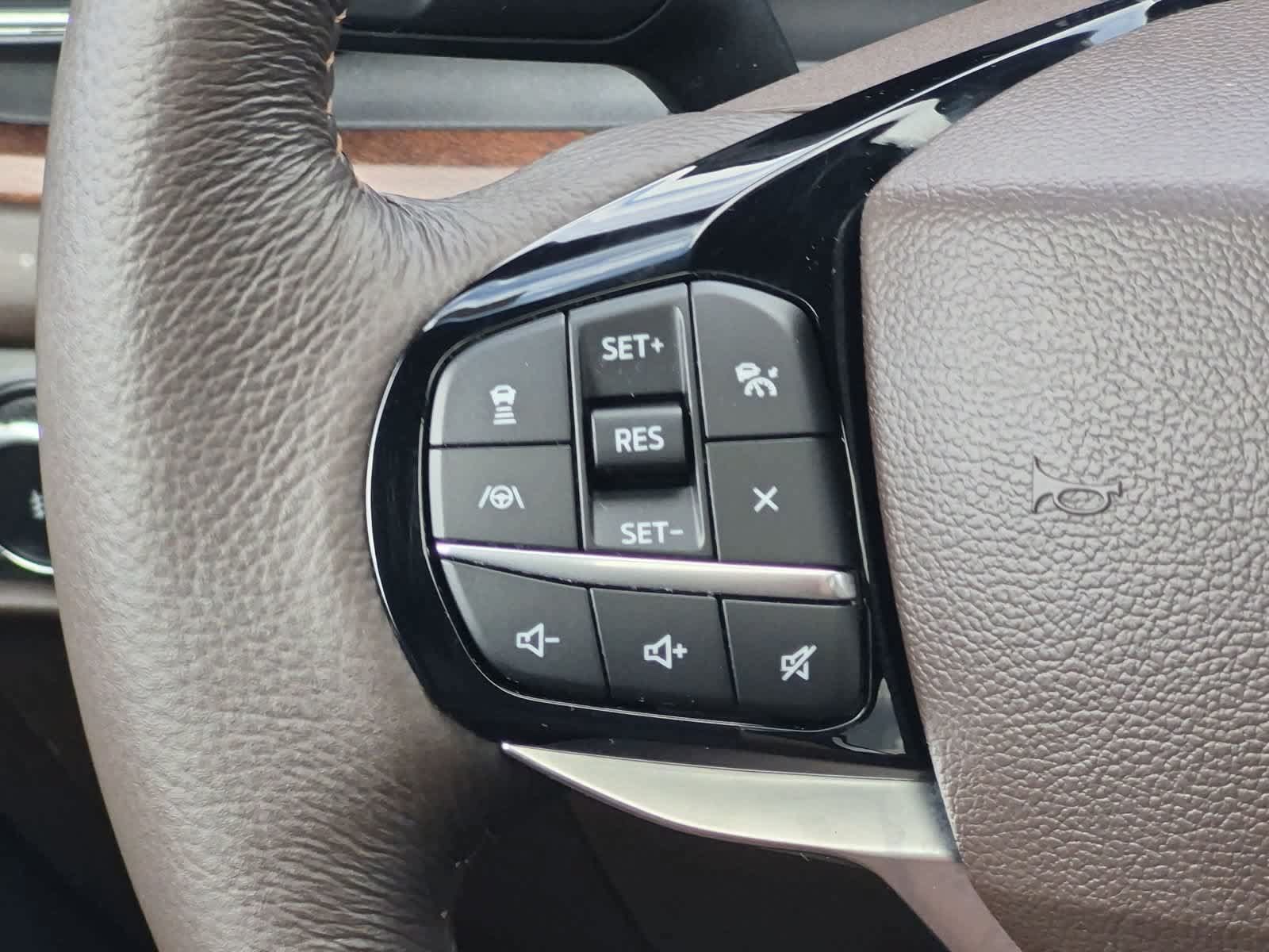 Used 2024 Ford Explorer King Ranch w/ Technology Package AWD/4WD image 25