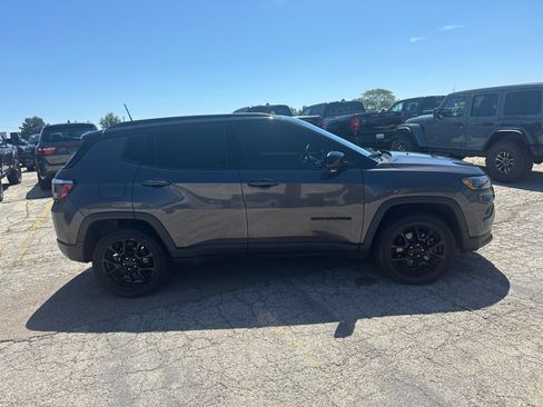 Used 2023 Jeep Compass Latitude w/ Sun and Sound Group AWD/4WD image 5