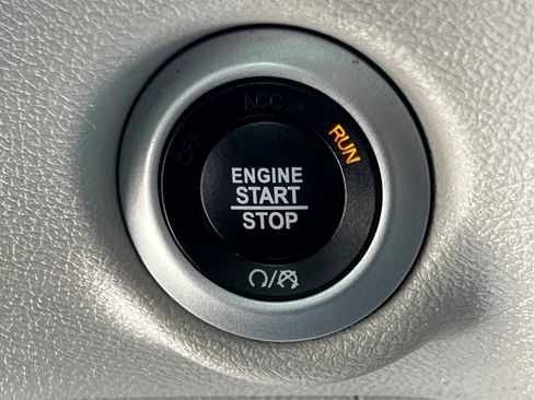Used 2023 Chrysler Pacifica Touring-L FWD image 37