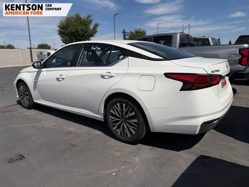 Used 2026 Nissan Altima 2.5 SV FWD image 2
