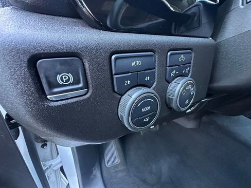 Certified 2025 Chevrolet Silverado 1500 LT AWD/4WD image 26