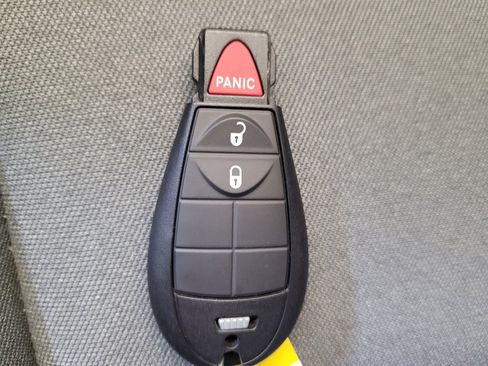 Used 2022 RAM 1500 Classic SLT image 32