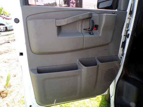 Used 2022 Chevrolet Express 2500 w/ Driver Convenience Package image 32