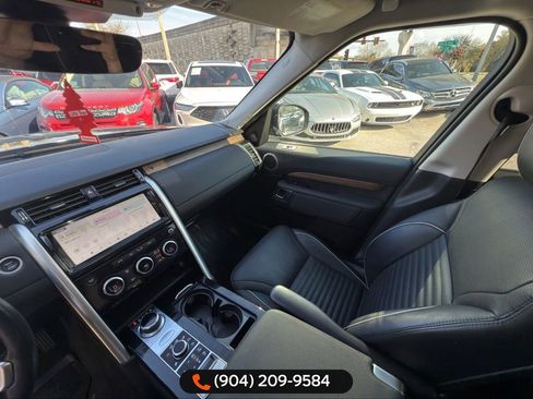 Used 2017 Land Rover Discovery HSE image 21