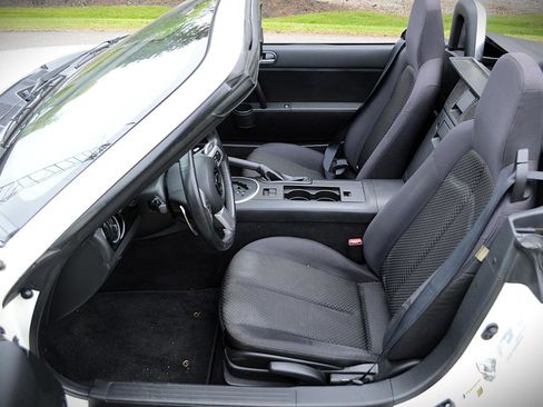 Used 2008 MAZDA MX-5 Miata Sport RWD image 13