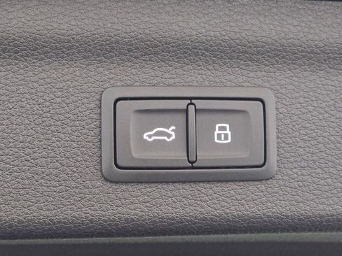 Used 2024 Audi Q3 2.0T Premium w/ Convenience Package image 22