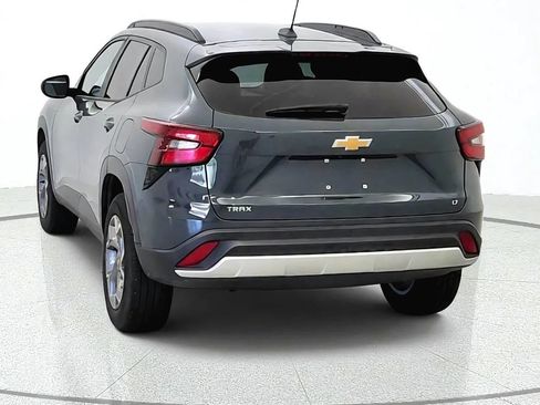 Used 2025 Chevrolet Trax LT w/ Driver Confidence Package FWD image 7