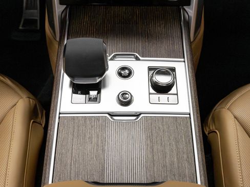 Used 2023 Land Rover Range Rover Autobiography image 32