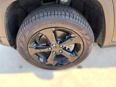 New 2025 Jeep Grand Cherokee L Limited w/ Luxury Tech Group II image 11