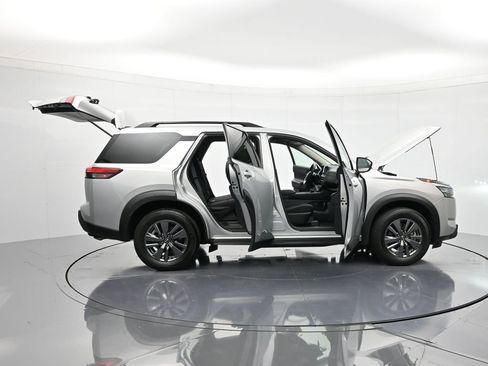 Certified 2024 Nissan Pathfinder SV image 48