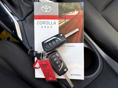 Used 2023 Toyota Corolla LE image 28