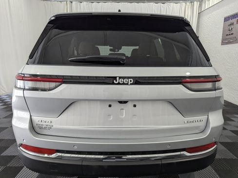 Used 2024 Jeep Grand Cherokee Limited AWD/4WD image 9