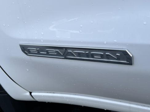 Used 2024 GMC Sierra 1500 Elevation image 9