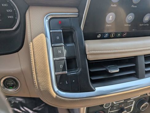 Used 2021 Chevrolet Tahoe Premier w/ Premium Package AWD/4WD image 21