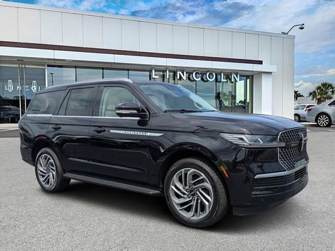 New 2027 Lincoln Navigator Premiere RWD image 1