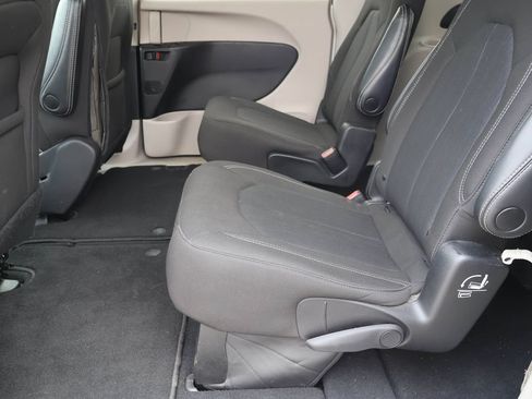 Used 2023 Chrysler Voyager LX FWD image 12