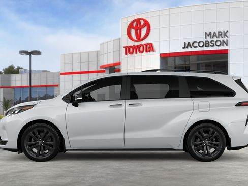 New 2026 Toyota Sienna XSE FWD image 4